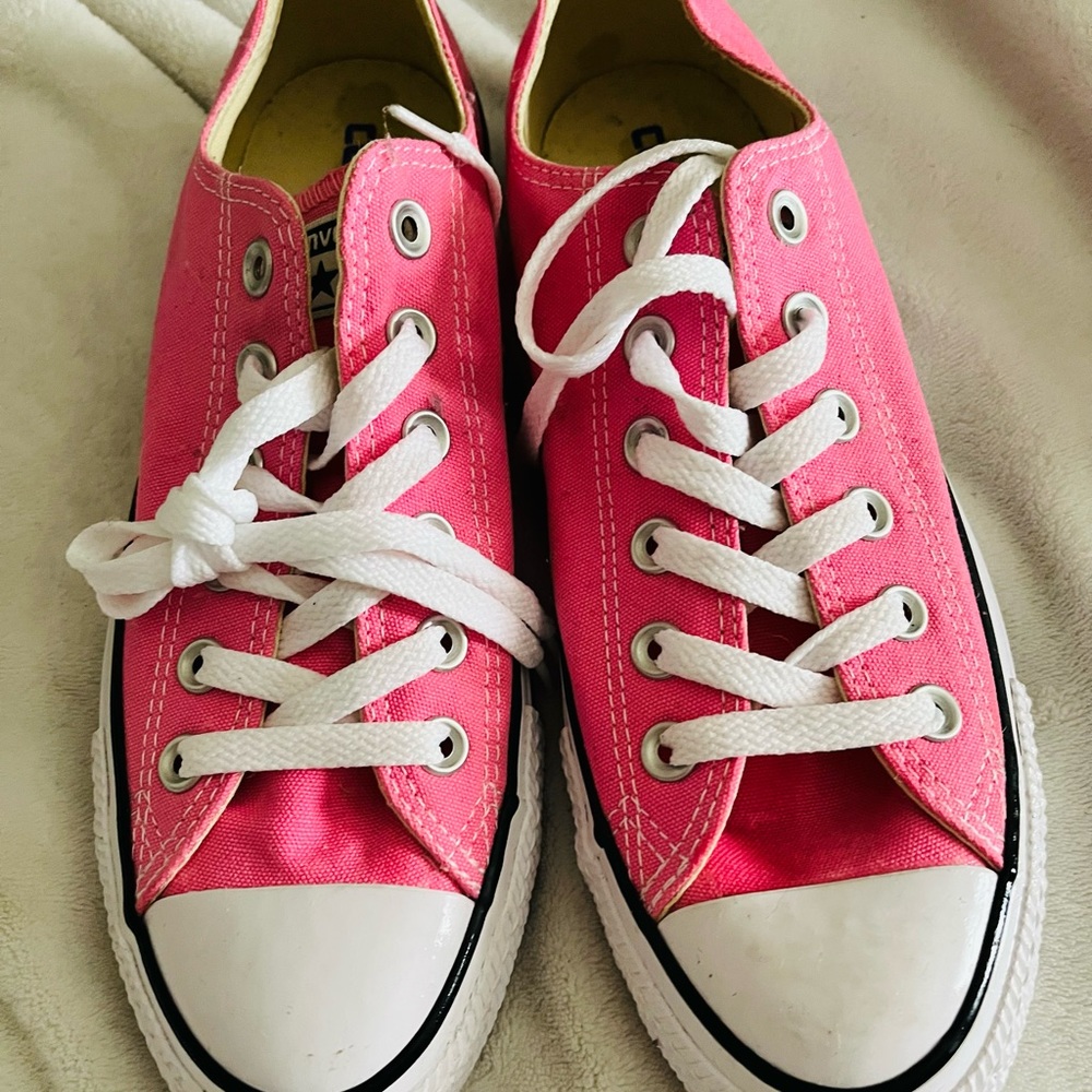 NWOT Bubblegum Pink Converse All Stars - Picture 2 of 5